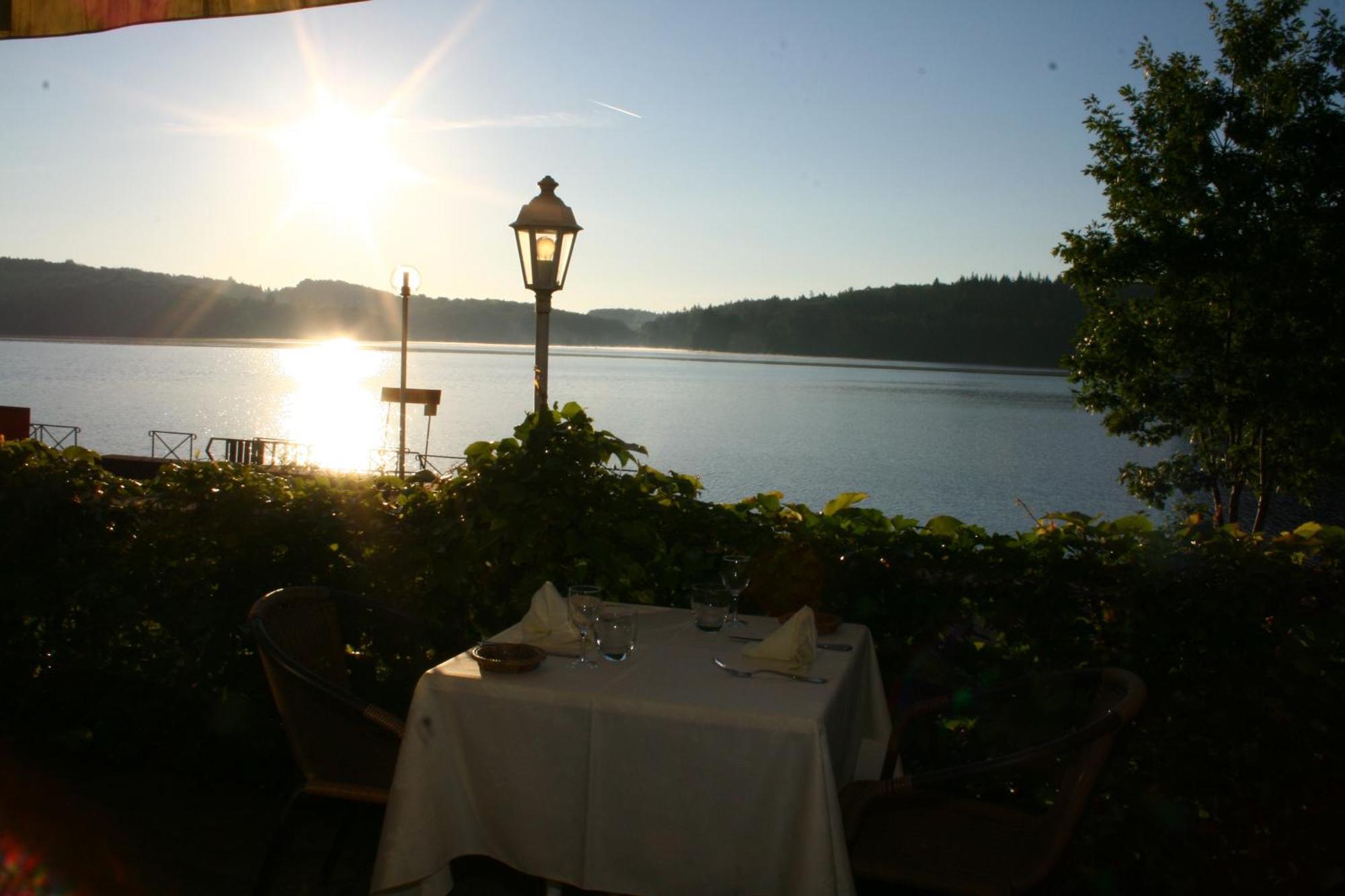 Logis Hotel Du Lac Neuvic (Correze) Exterior foto